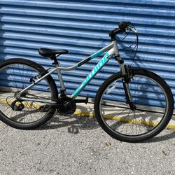 SCHWINN Women's Standpoint 27.5" Mountain Bike