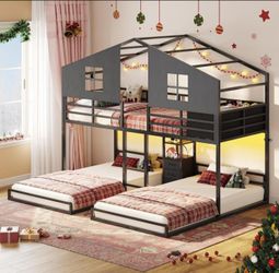 Triple bunk bed