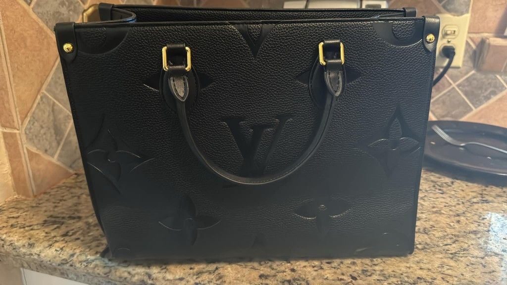 Brand New Louis Vuitton Bag 13x10