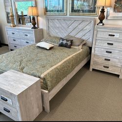 5PC QUEEN BRAND NEW IN THE BOX