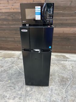 New Micro fridge new size 43” top x 19” wide x 19” back and microwave 19” long x 11” top x 1 ft back comes with 2 usb outlets asking $380