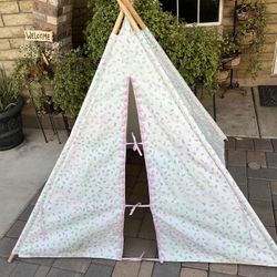 Tall Pillowfort Teepee Girls Bedroom Decoration Reading Area  with Bag.  Canvas Fabric Multicolor