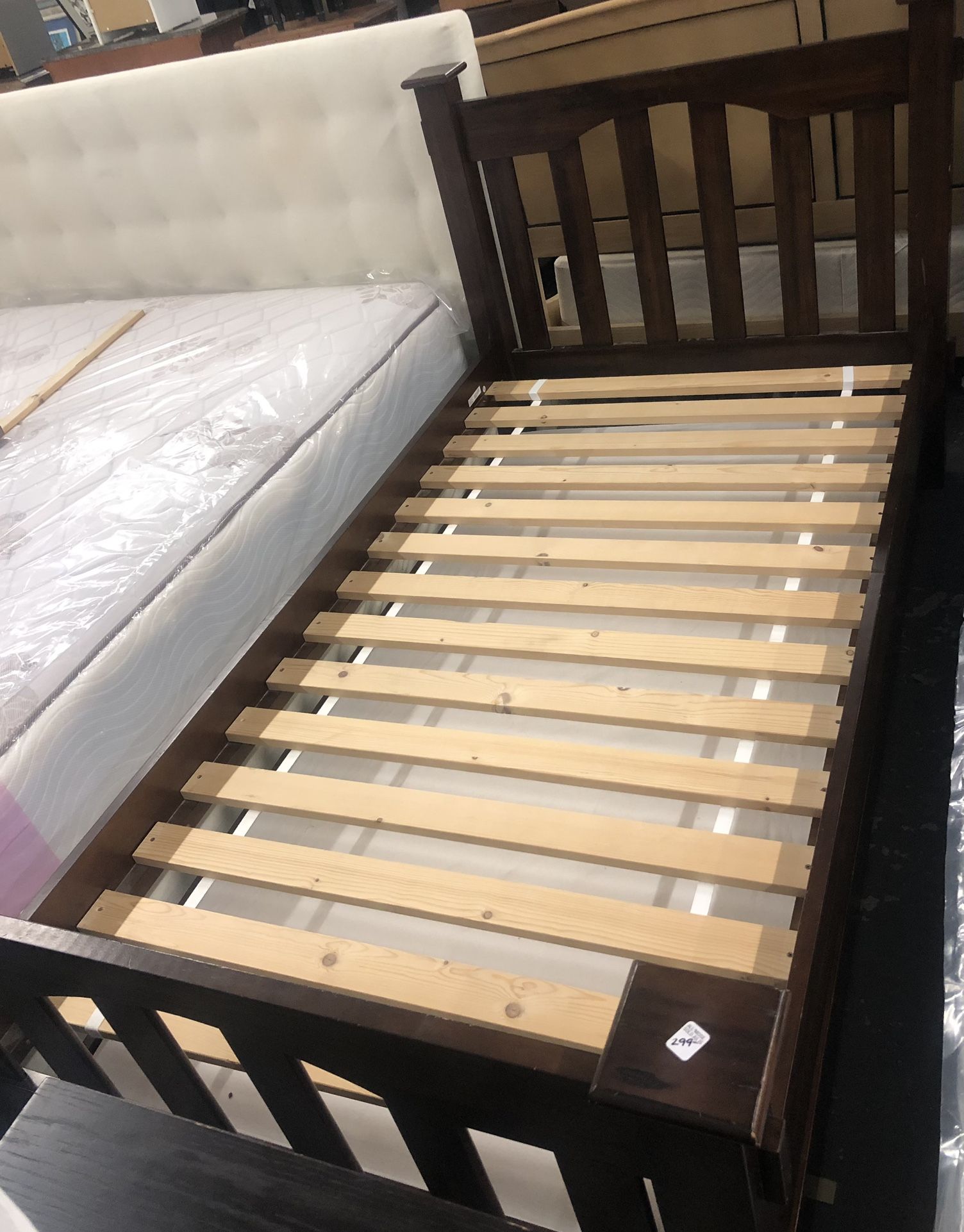 Beautiful Solid Wood Twin Size trundle  Bed