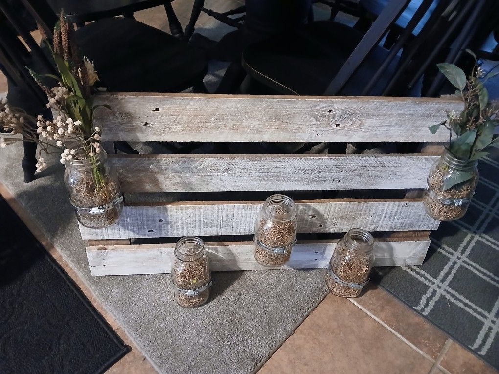 Farm House Rustic Wall Decoration With Ball Mason Jars