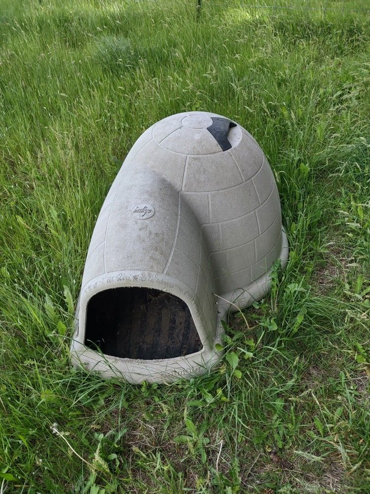 Petmate Indigo Dog Igloo House