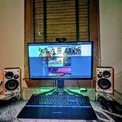 Alienware Aurora R16 With Monitor And Speakers