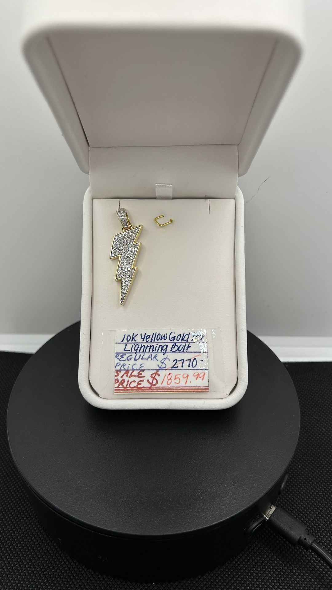 10KY 1CTW Lighting Bolt Pendant