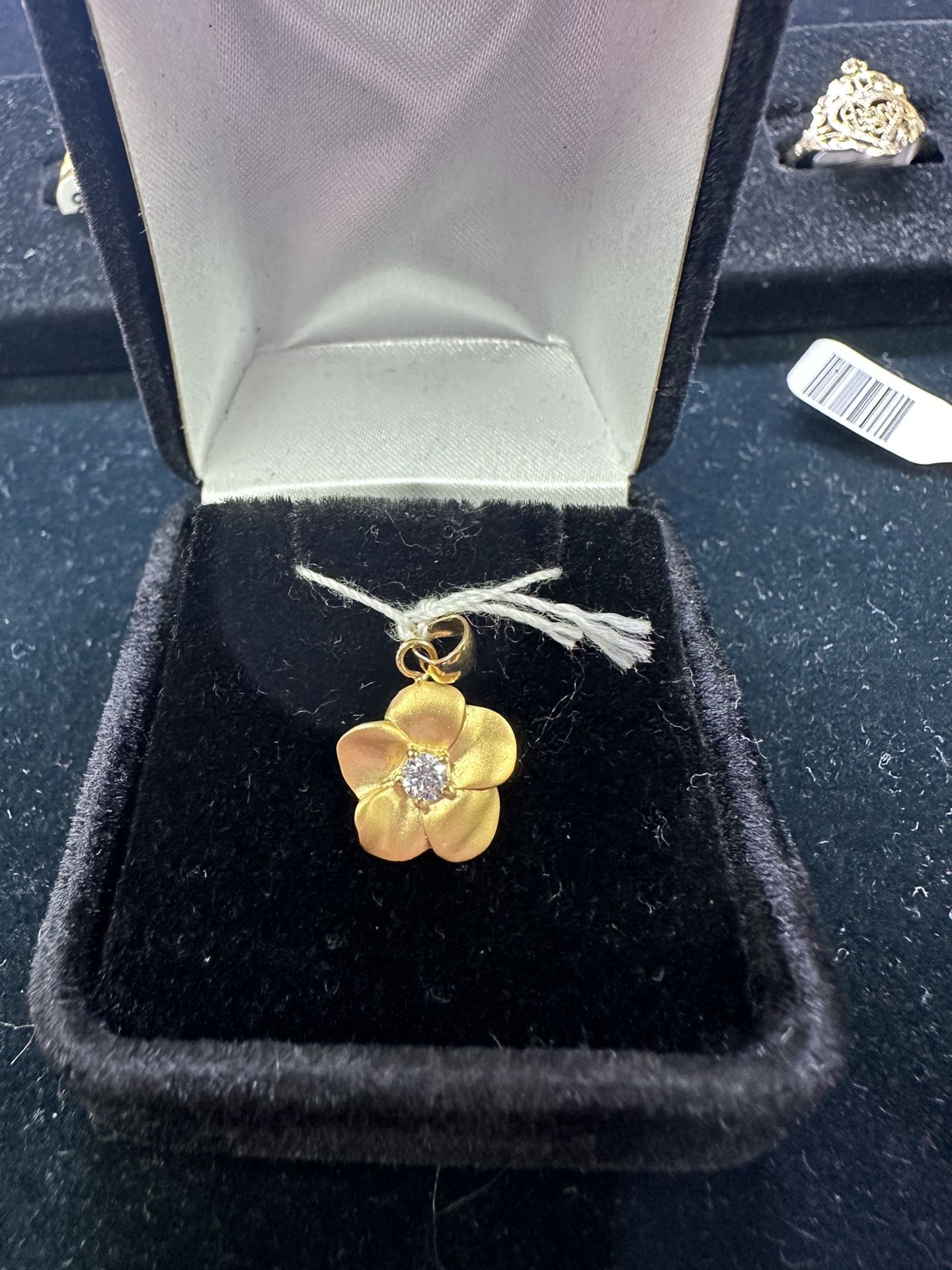 18k Gold Floral Pendant 