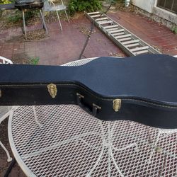 Acoustic Guitar Case - Dreadnought hardshell

