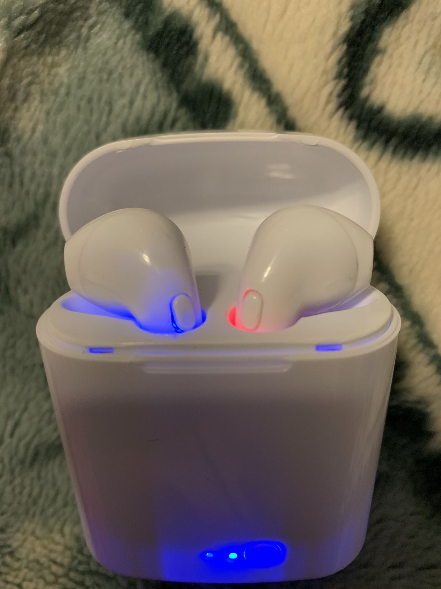 Hype wireless earbuds and charging case (airpods)