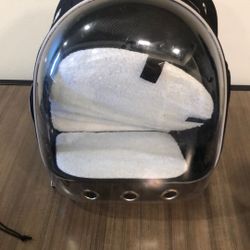 Expandable back pack carrier for cats