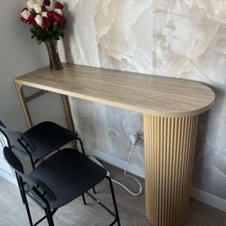 WOODEN TABLE