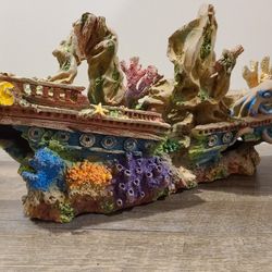 Aquarium Shipwreck Decoration