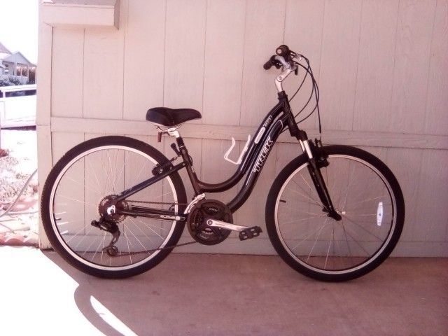 Woman's, 26" Trek Navigator 2.0 Cruiser. Small size!