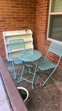 Outdoor table and chairs set (foldable) - FREE
