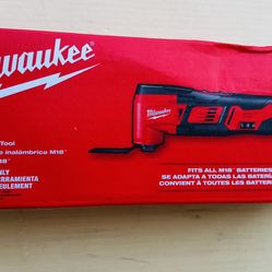 Milwaukee M18 18V Lithium-Ion Cordless Oscillating Multi-Tool (Tool-Only)