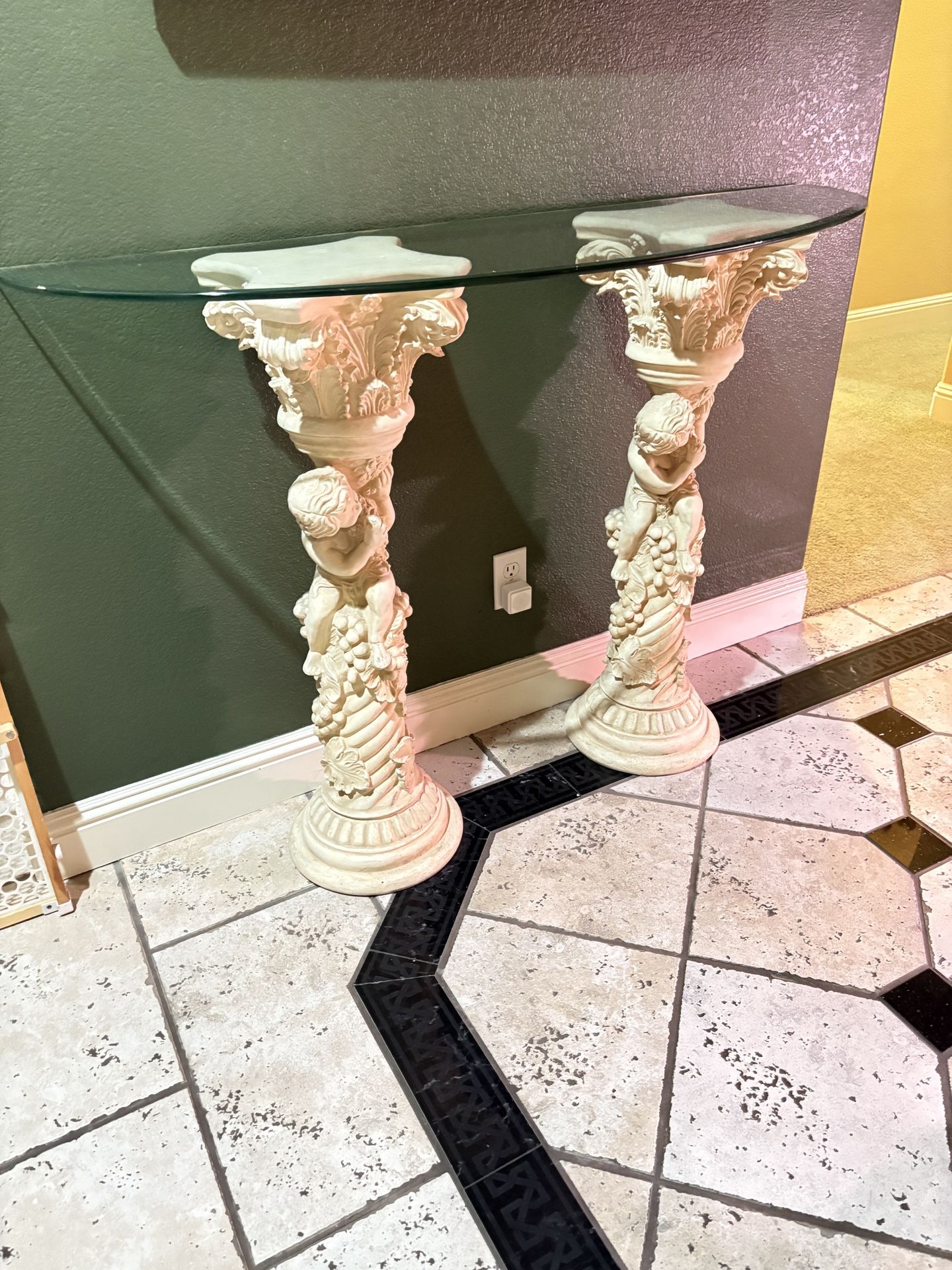 Entry Table / Console / Statue Stands / Artificial Fruit Plate