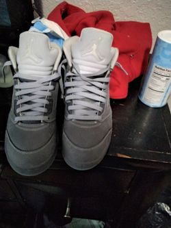 Wolf grey 5s and university 5s