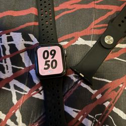 Nike Apple Watch SE (40mm)