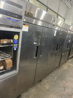 True TG2R-2S Two-Door Commercial Refrigerator (S/N (contact info removed))