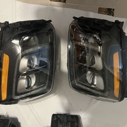 OEM Kia Telluride DRIVER and PASSENGER side headlight 2020-2022