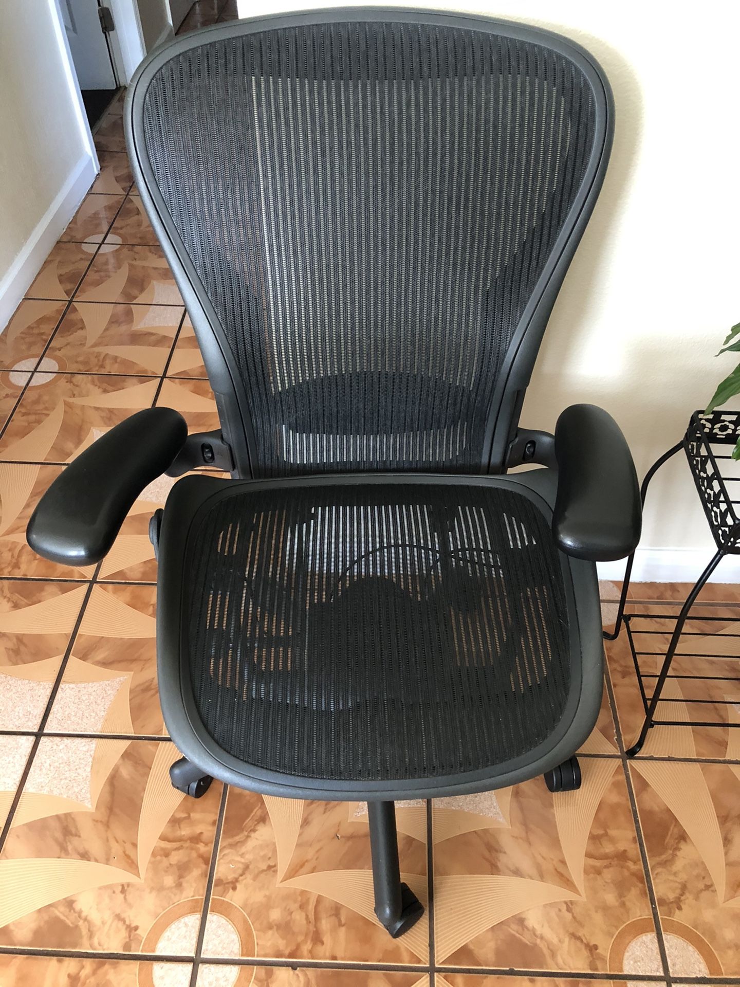 Herman miller aeron adjustable desk chair