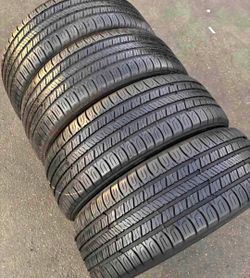 235 65 18 Goodyear tires Con Excelente calidad Las 4