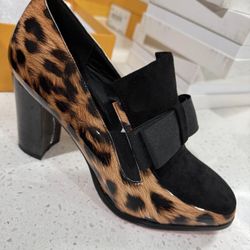 Size 6 $5 New With Box