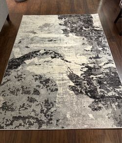 Indoor Area Rug 5'2" x 7'