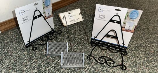 Easels And Card Holders