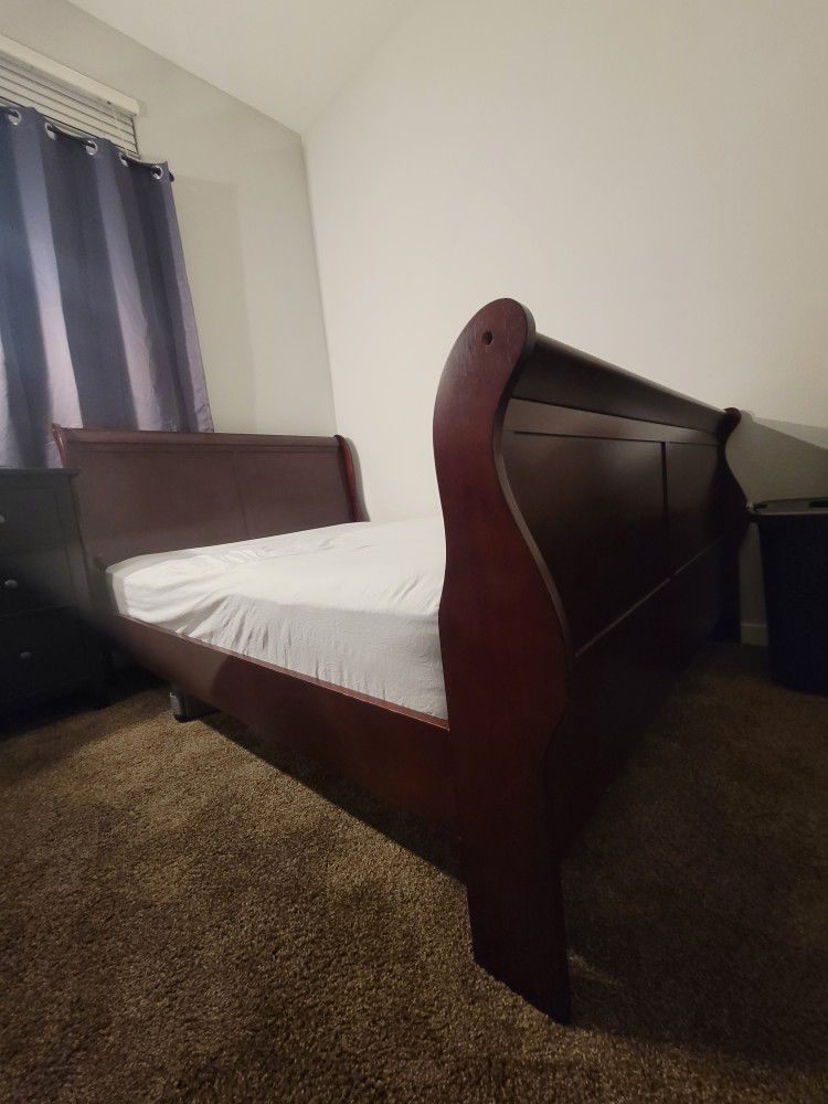 Coaster Queen Size Bed