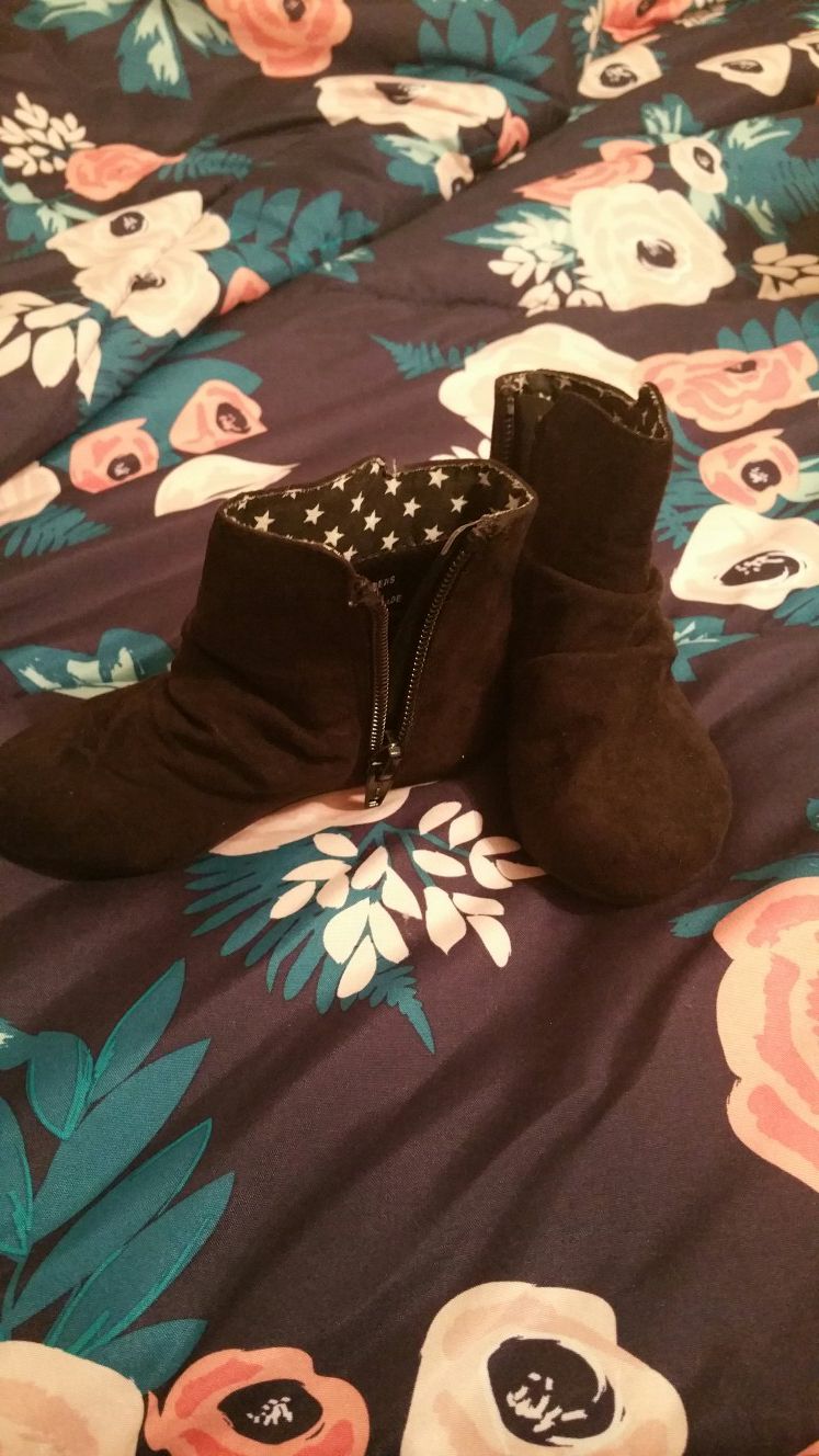 Size 6 toddler girl black boots