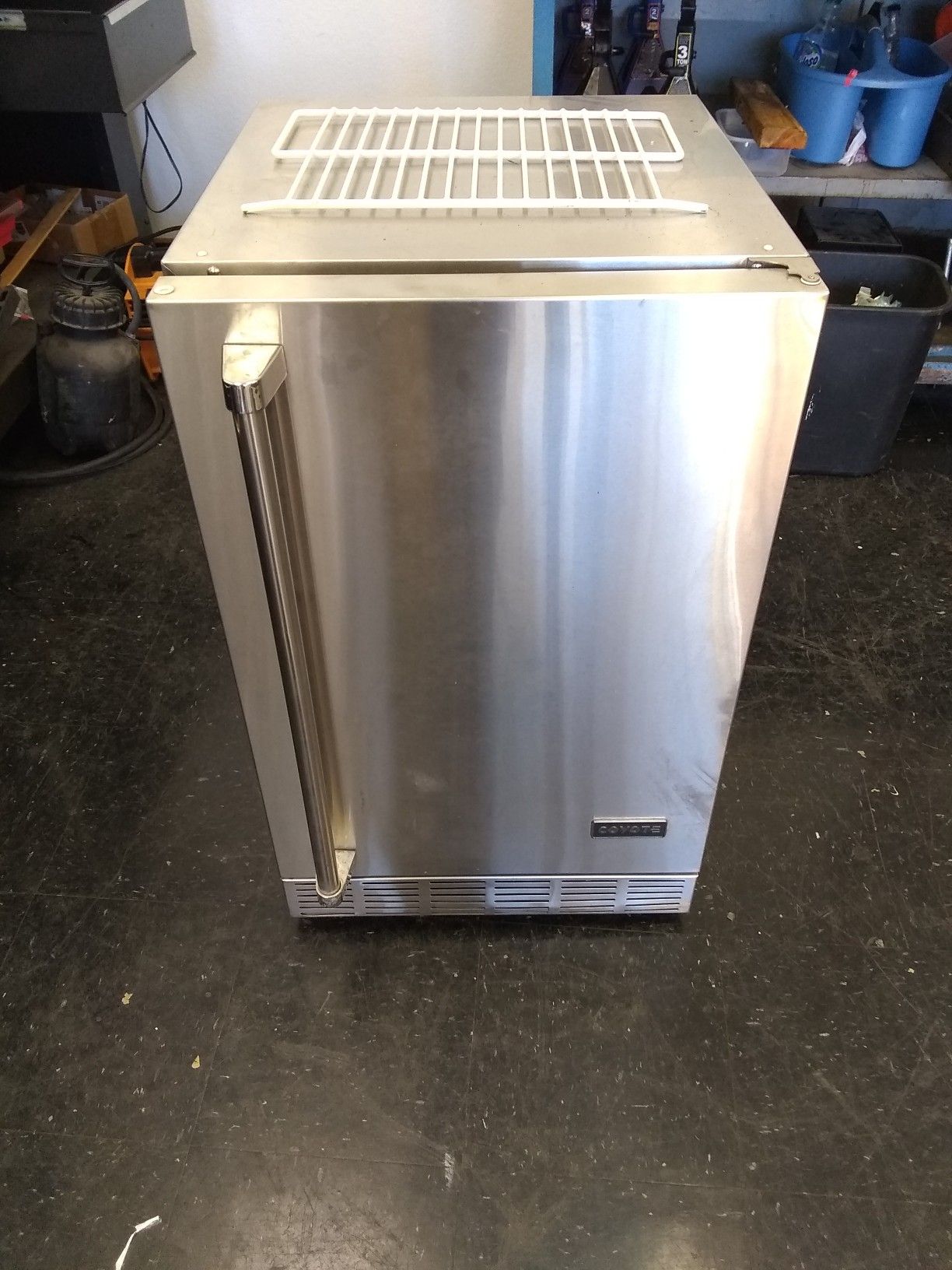 Coyote rf40d commercial outdoor fridge