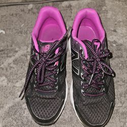 Womans Newbalance Running Shoes Size 7