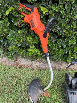 BLACK+DECKER GH3000 7.5-Amp 14-Inch Corded Electric Curved Shaft String Trimmer and Edger