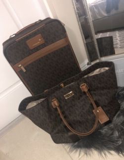 **GREAT CONDITION MICHEAL KORS LUGGAGE SET**