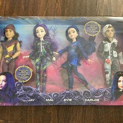 Disney Descendants Isle of the Lost Collection, Includes 4 Pack of