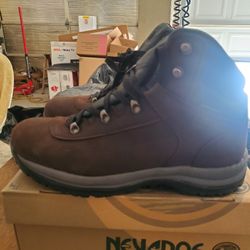 Brand New Still In Box 📦 Nevados Hiking Boots 👢 Size 101/2 Waterproof 