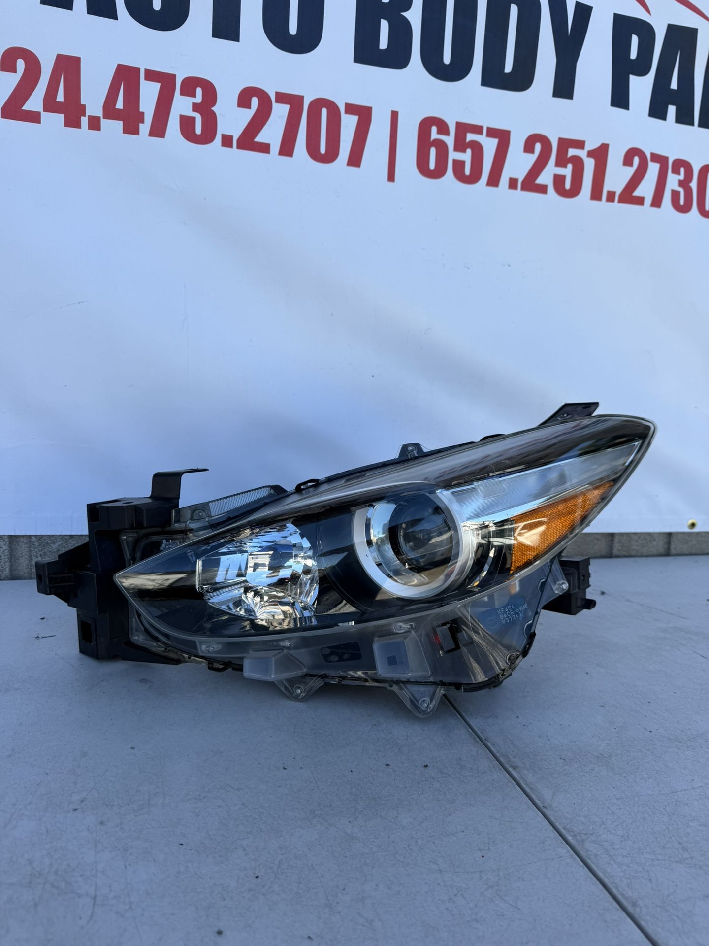 2017 2018 Mazda 3 Headlight Headlamp Left Driver Side LH used OEM Halogen Original