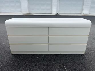 Dresser set