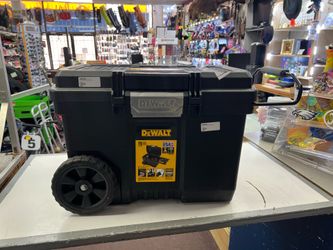 DEWALT 15 Gallon Contractor Chest