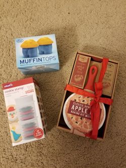 Cooking Baking Muffin Holder Christmas Cookie Stamp Apple Pie Kit Ceramic Cupcake Sur La Table 