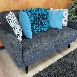 Night Black Tufted Loveseat