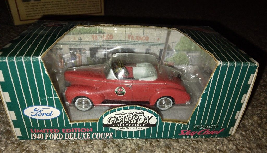 Collectors 1940 FORD DELUXE COUPE