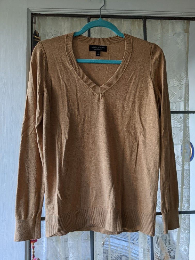Banana Republic - Tan Lightweight Sweater (Small)