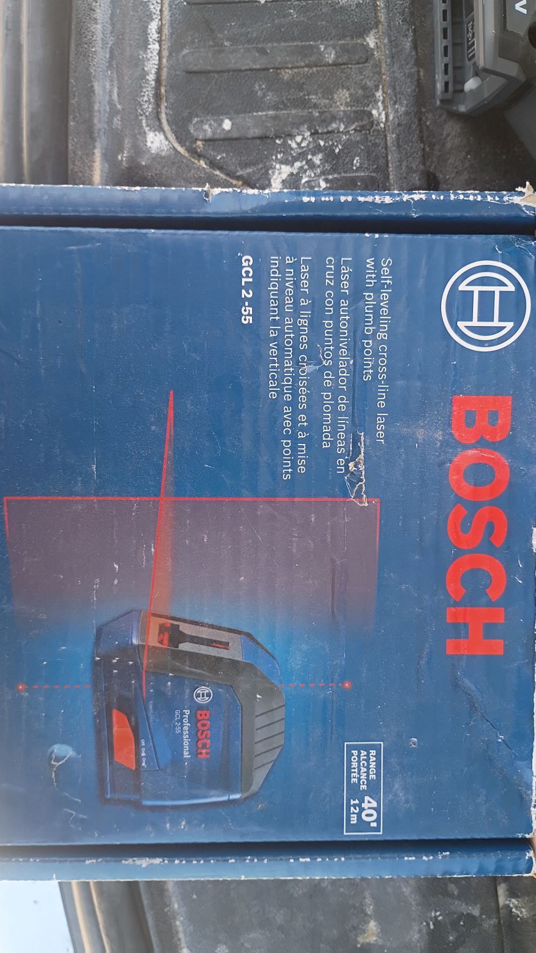Bosh self leveling cross line laser with plumb points