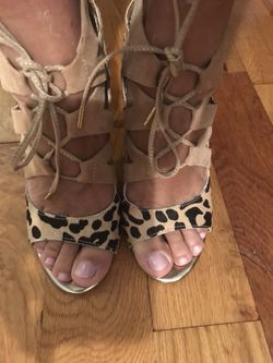Beautiful tan heels SIZE 6.5