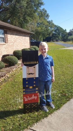 Pallet wood nut cracker