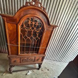 Antique Mahogany China Cabinet with Arched Top & Carved Details – 1920s–30s