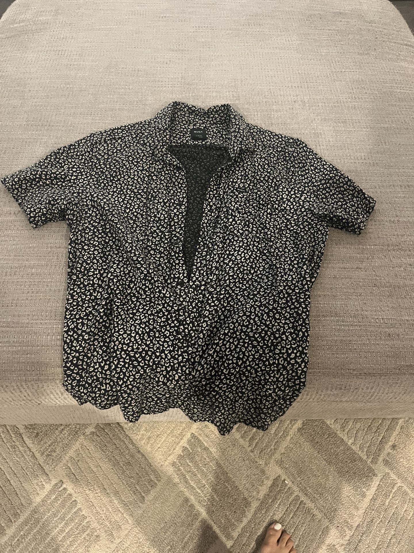 Men’s Clothing-Volcom, RVCA, Levi’s